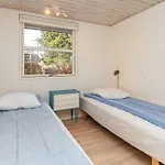 4 Person In Hals-by Traum הלס